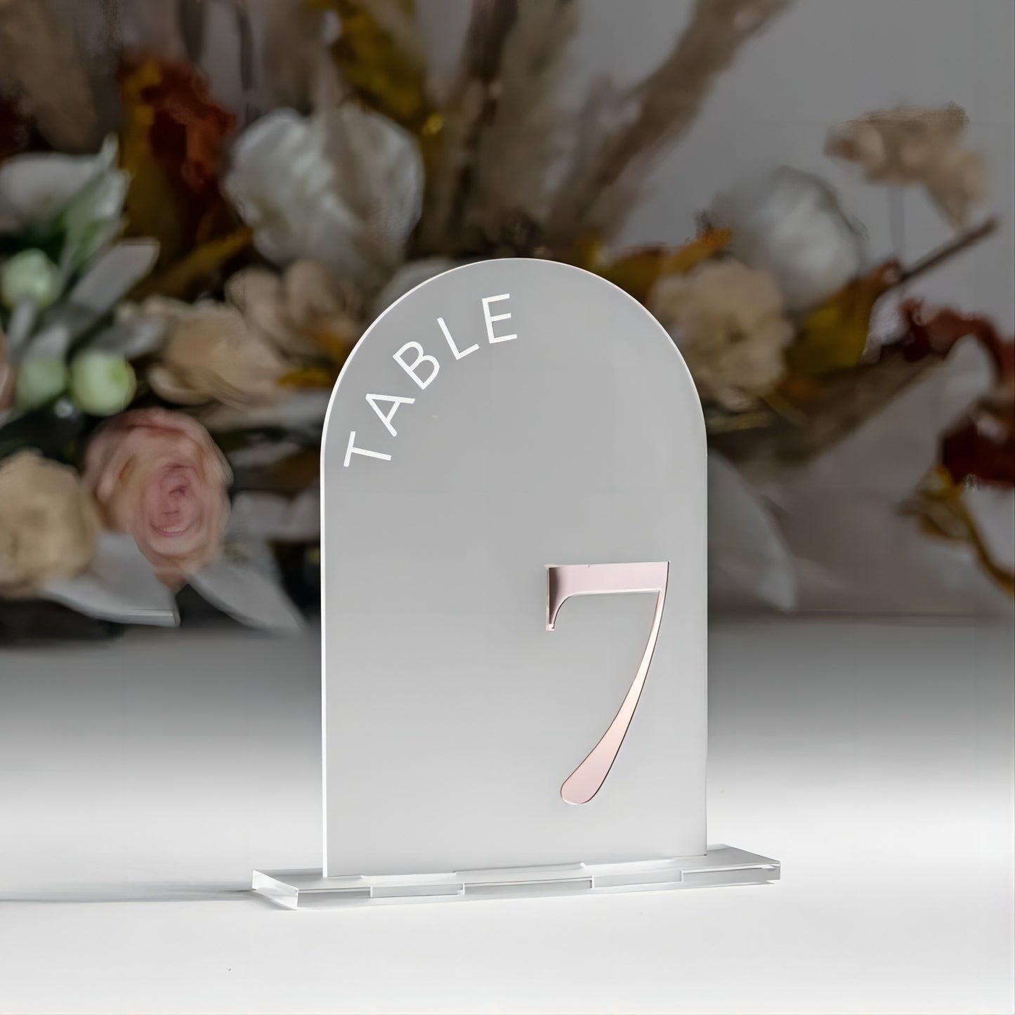 Numéros de Table en arc en acrylique givré, signe en acrylique givré, numéros de Table en arc, décor de Table de mariage, signalisation de mariage pour décor de mariage