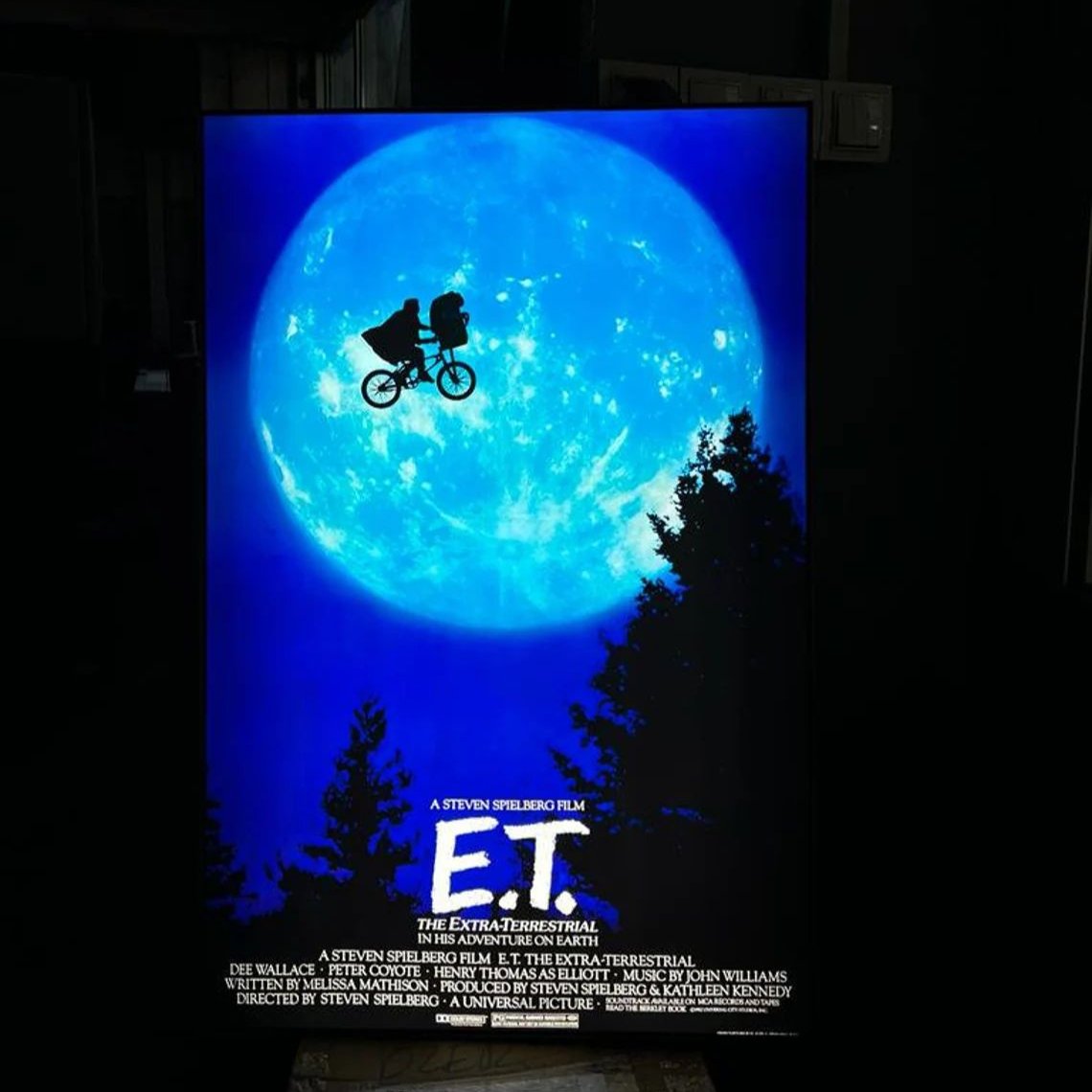 E.T. Poster LED Lightbox Fully Dimmable & Powered by USB 3D Printed Movie Poster