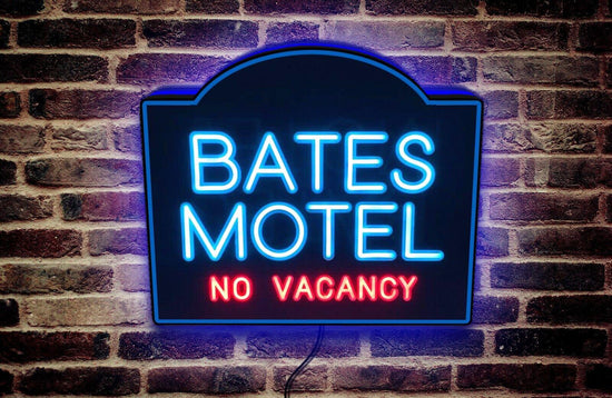 La boîte lumineuse LED imprimée en 3D Bates Motel illumine votre espace avec un charme emblématique